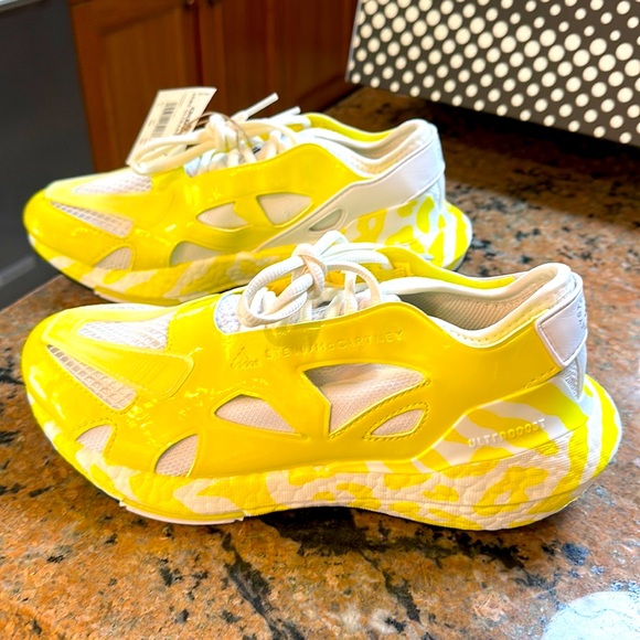 Brand New Adidas by STELLA McCARTNEY ULTRABOOST 22